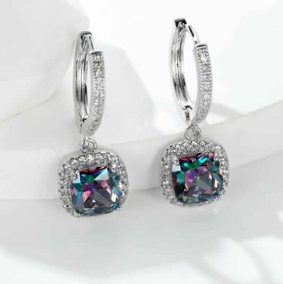 Jewelry - 💜💜NEW💜💜EXQUISITE!! DANGLE  RAINBOW TOPAZ Earrings in SILVER Plating💜💜